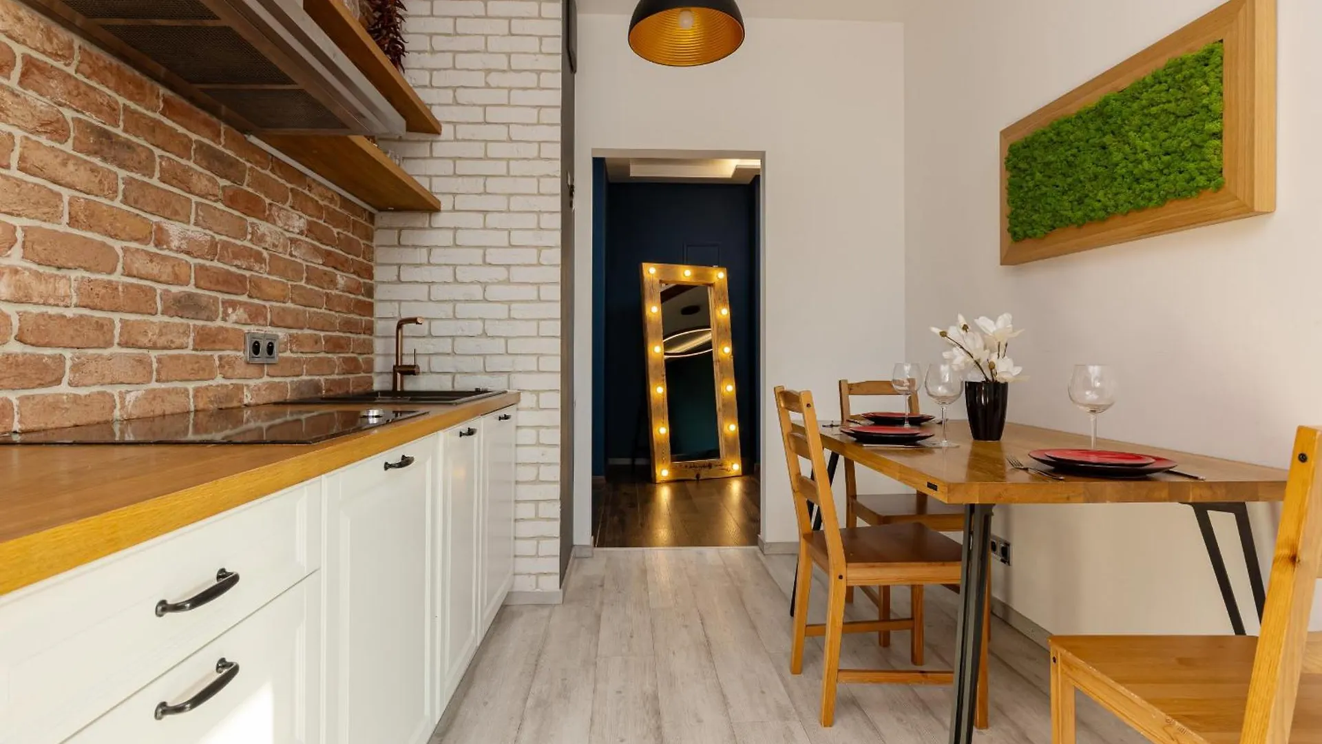 Emerald Residence Warsaw With Parking By Noclegi Renters